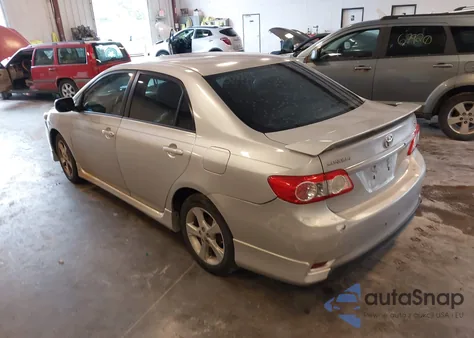 2011 Toyota Corolla S z USA, uszkodzony, nr VIN 2T1BU4EE4BC585859